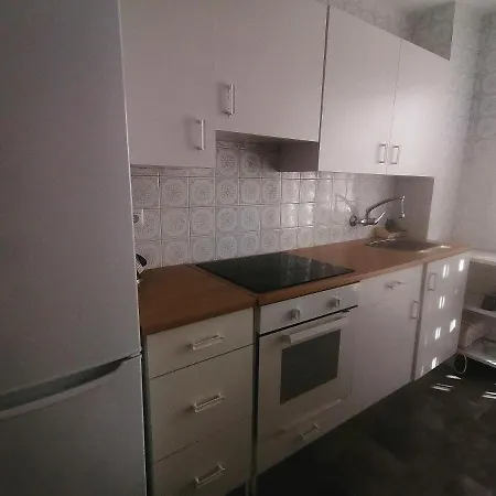 Piso Familiar Con Piscina Y Aparcamiento En - Edificio Ronda I Torre Del Mar