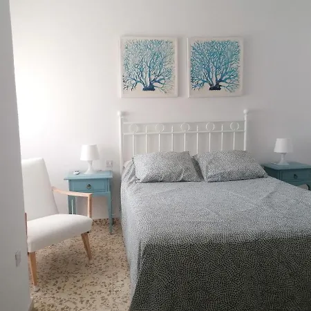 Piso Familiar Con Piscina Y Aparcamiento En Torre Del Mar